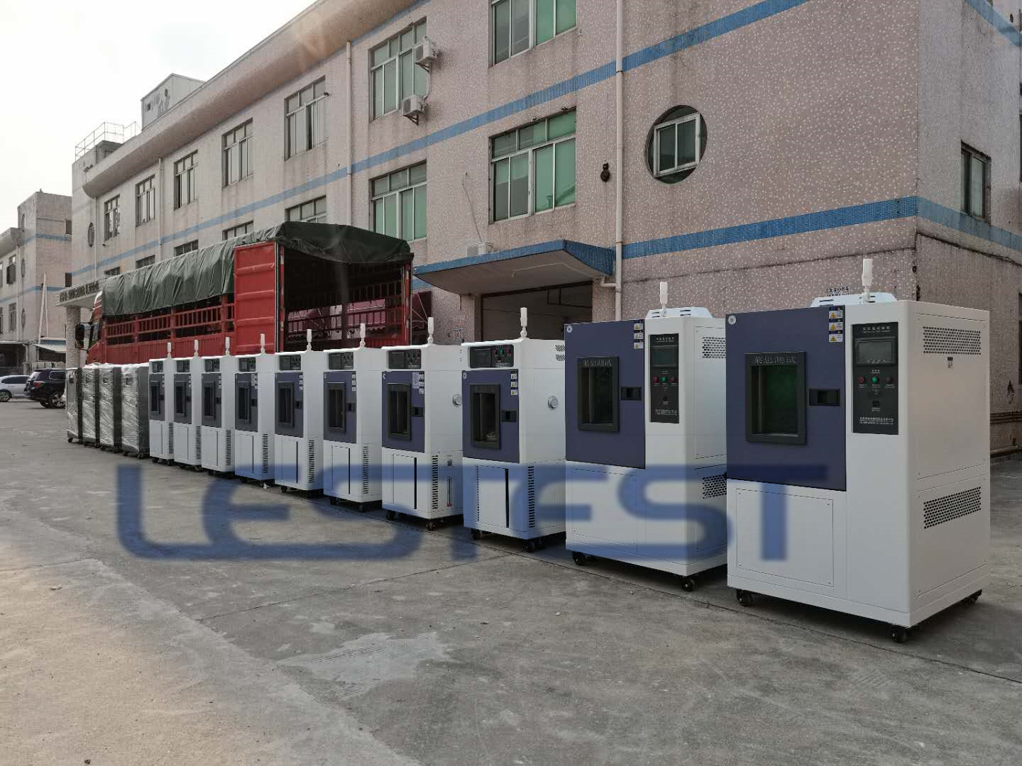 江蘇光電與萊思合作批量高低溫快溫變?cè)囼?yàn)箱